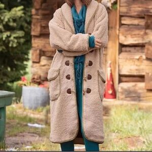 Sundance Tan Sherpa Long Warm Coat with Wooden Toggle Closure. Size L. VGC.